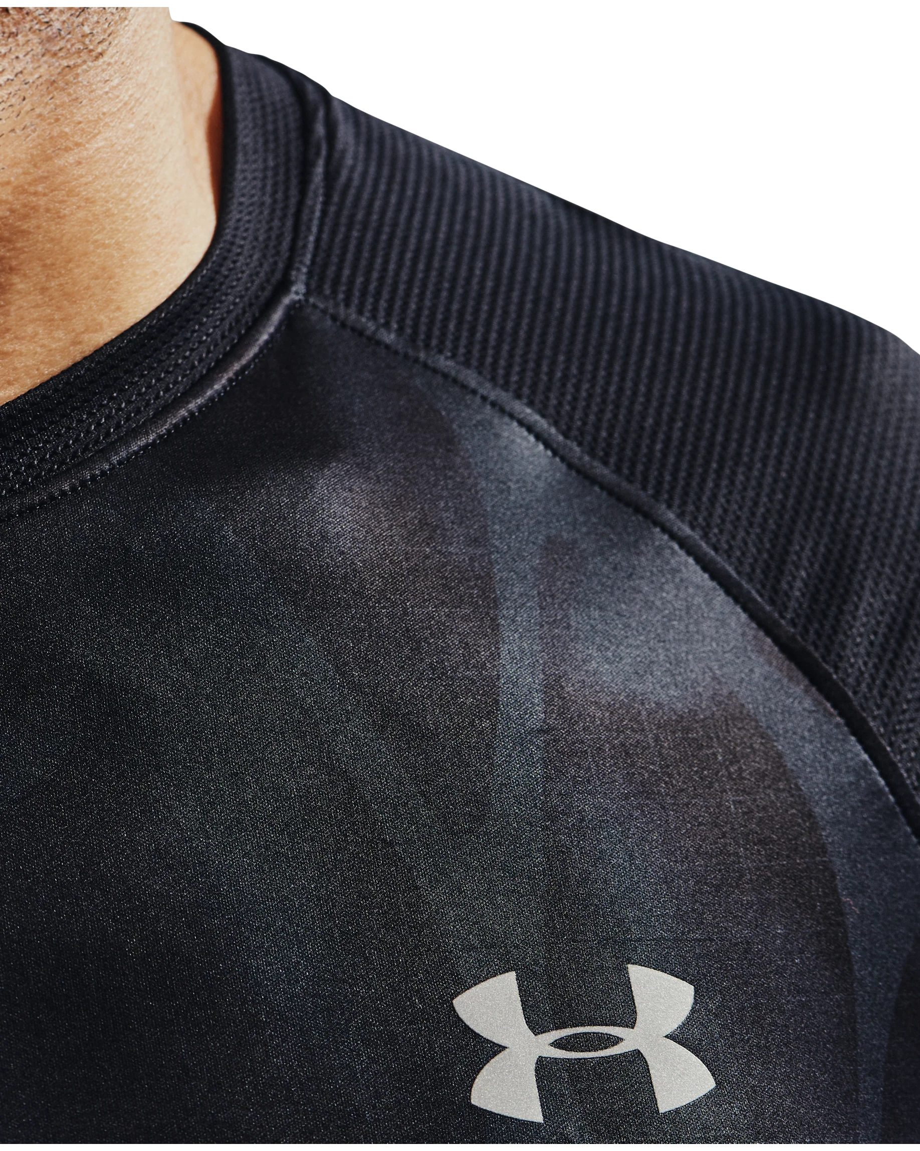 Men's UA Qualifier Iso-Chill Printed Run Short Sleeve - Image 2
